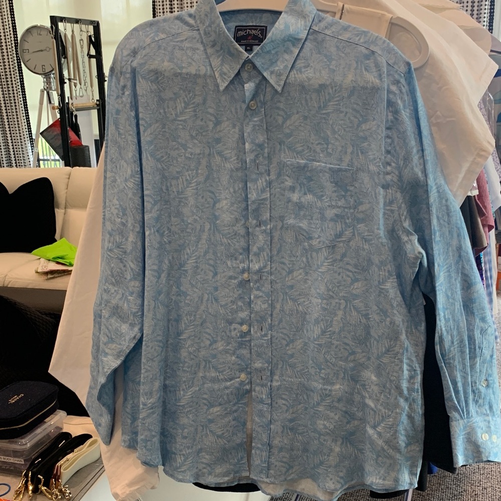 Michaels Light Blue Leaf-Print Men's Button-Up Shirt. XL. Pristine condition